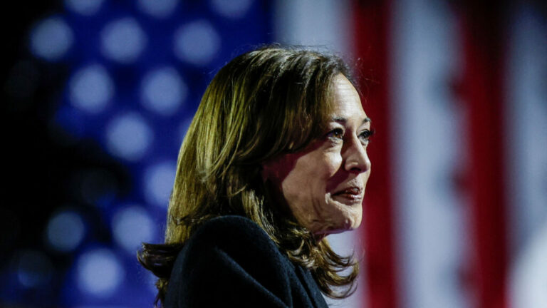 Σάλος με την Καμάλα Χάρις: Μπέρδεψε τον όρκο πίστης στη Γερουσία και έγινε ρεζίλι