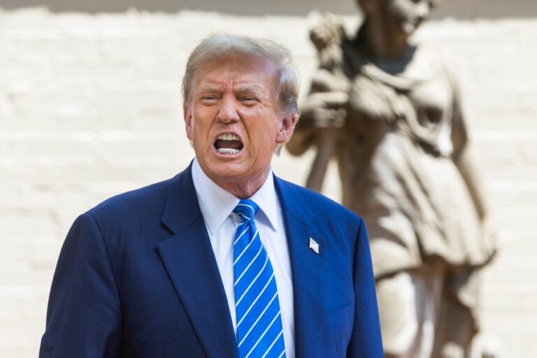 Οργή Τραμπ: «Ξεφορτωθείτε τις ανεμογεννήτριες» – Επίθεση στην Ευρώπη