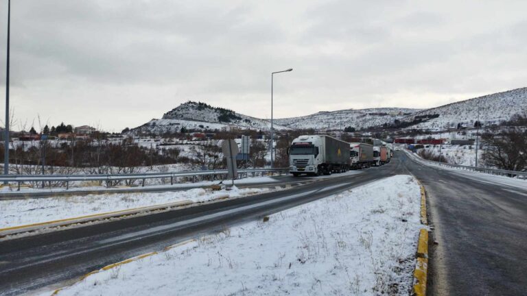 Άνοιξε η Εγνατία οδός για τα τα φορτηγά άνω των 3,5 τόνων