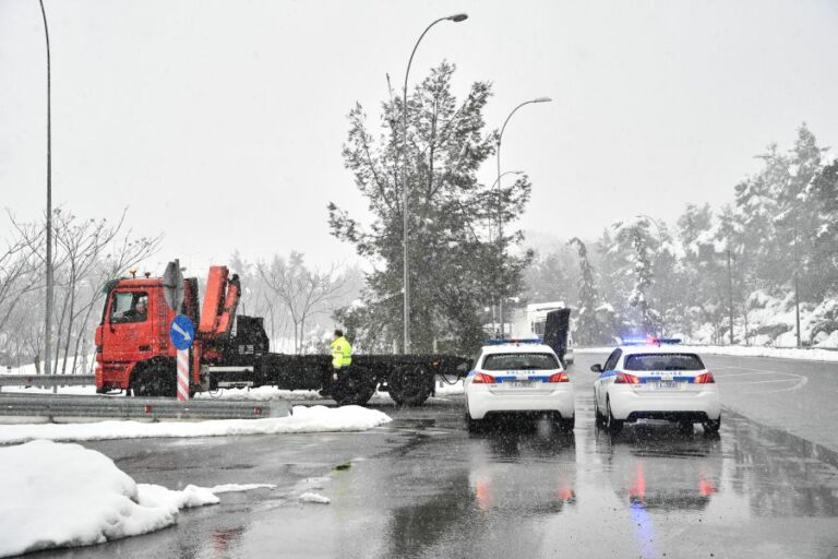 Επί ποδός ο κρατικός μηχανισμός λόγω της κακοκαιρίας που πλήττει τη χώρα
