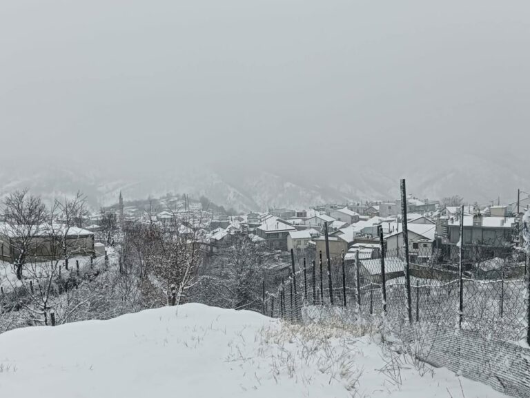 Σφοδρή κακοκαιρία σε εξέλιξη: Χιόνια και καταιγίδες πλήττουν τη χώρα