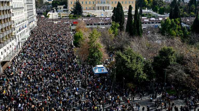 Τέμπη- ΕΡΤ: Εξαφάνισαν την μεγαλειώδη συγκέντρωση των Αθηνών από το δελτίο ειδήσεων.