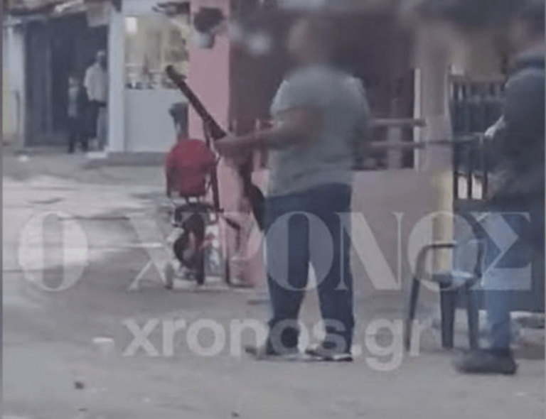 Σκηνές τρόμου: Ρομά αντάλλαξαν πυροβολισμούς σε καταυλισμό (βίντεο)