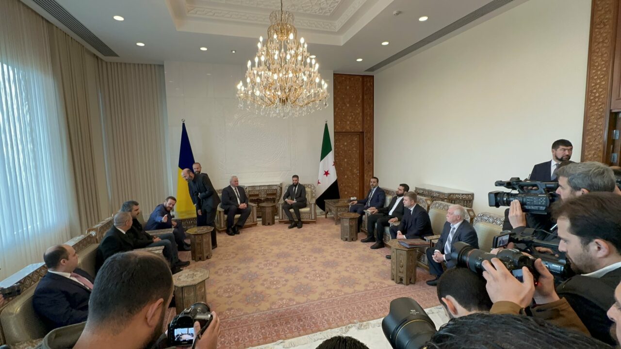 Και, ξαφνικά, η Συρία προσβλέπει σε στρατηγικές συμπράξεις με την Ουκρανία – Αληθεύουν οι πληροφορίες ότι ο Ζελένσκι μαζί με την Τουρκία εκπαίδευσαν τις Ειδικές Δυνάμεις των Τζιχαντιστών που έριξαν τον Άσαντ;