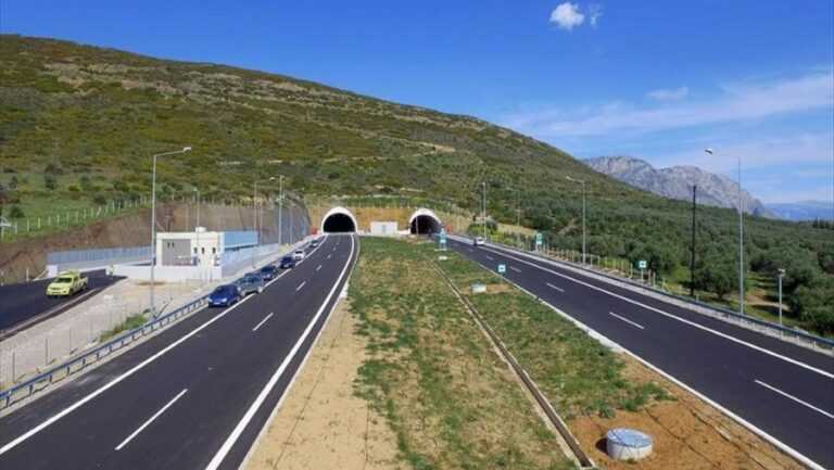 Άντρας ξέχασε τη σύζυγο στις τουαλέτες της Ιόνιας Οδού και το συνειδητοποίησε μετά από μία ώρα.