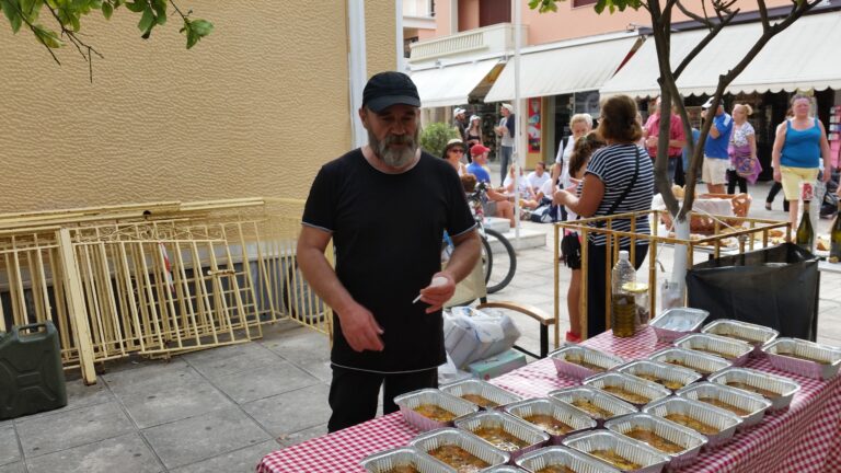 Κατηγορίες για δύο κακουργήματα στον ιδρυτή της κουζίνας «Άλλος Άνθρωπος» – Συγκατηγορούμενοι η μητέρα του και ο γαμπρός του