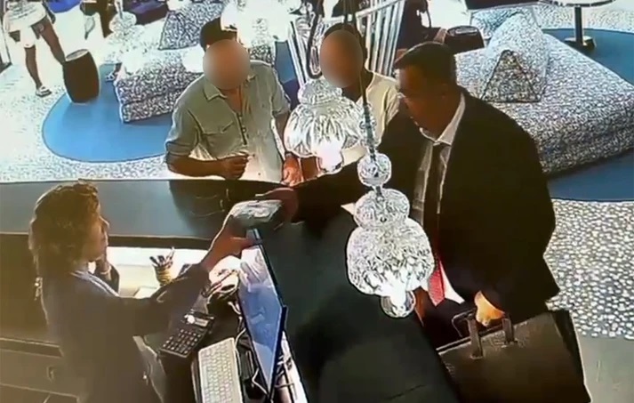 Βίντεο ντοκουμέντο: 43χρονος Ρουμάνος έκλεβε πολυτελή κοσμήματα με τη μέθοδο «RIP-DEAL»