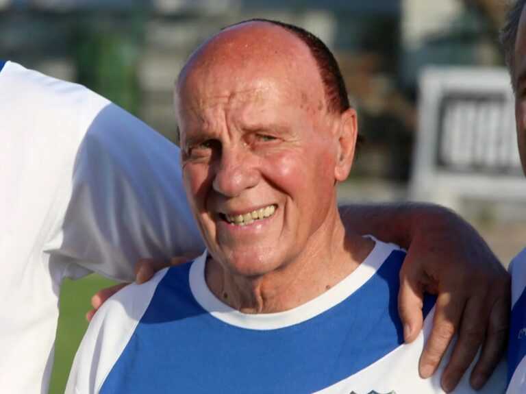 Κρίσιμη Κατάσταση για τον Μίμη Δομάζο – Η Παγώνη Αναφέρει ότι Μετρούν Ακόμη και τα Δευτερόλεπτα