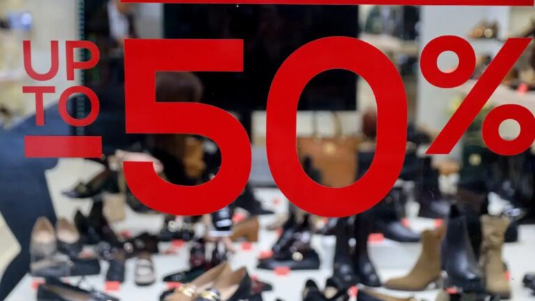 Χειμερινές Εκπτώσεις: Μέχρι Πότε Διαρκούν και Ποιες Κυριακές Είναι Ανοιχτά τα Καταστήματα”