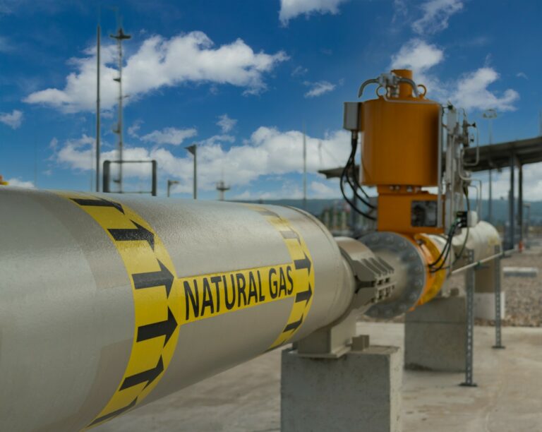 Παγκόσμιος συναγερμός για το φυσικό αέριο: Οι τιμές σε υψηλό 14 μηνών – Οι αποθήκες εξαντλούνται