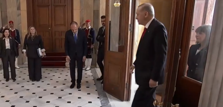 Οι Τούρκοι ετοιμάζουν επίδειξη ισχύος με αρμάδα 100 πλοίων: Φιάσκο τα «ήρεμα νερά» Μητσοτάκη και Γεραπετρίτη