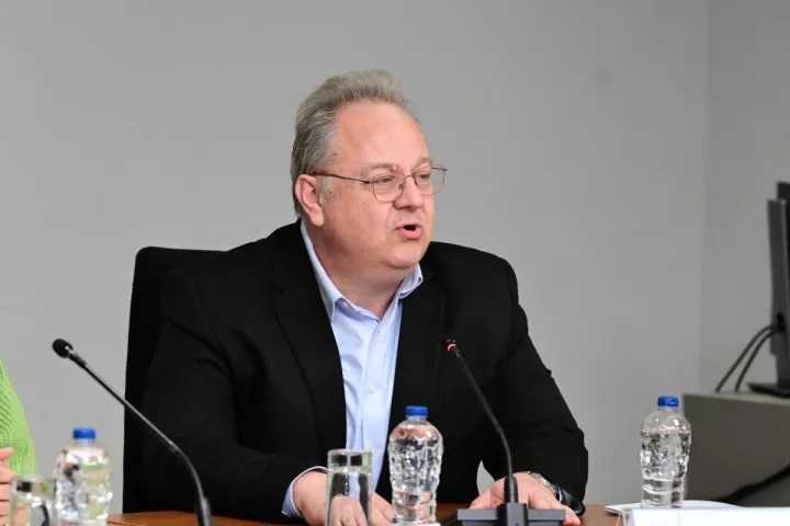 Παπαζάχος: Η σεισμική ακολουθία στη Σαντορίνη παραμένει έντονη