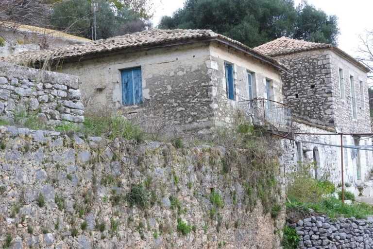 Η Ήπειρος Χάνει τους Μαθητές της και Σχολεία Εγκαταλείπονται – Τι Δείχνουν τα Στοιχεία που Προβληματίζουν