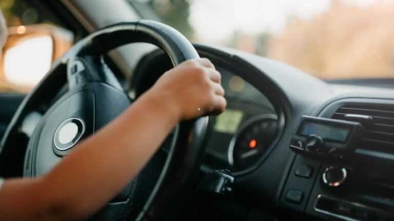 Σοκ στην Ελλάδα: Μεθυσμένος Πατέρας Άφησε τον 4χρονο Γιο του να Οδηγήσει