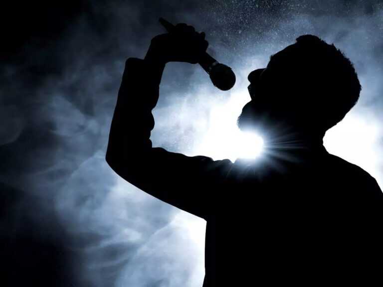 Γνωστός τράπερ αναζητείται για ξυλοδαρμό της συντρόφου του.