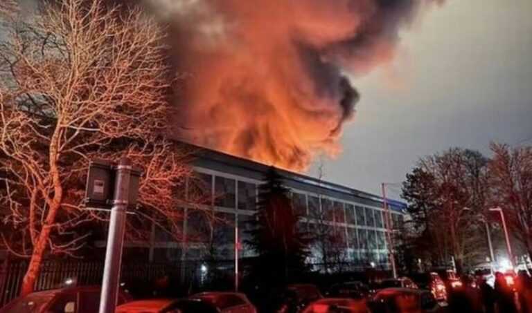 Αεροδρόμιο Χίθροου: Πυρκαγιά προκαλεί χάος στις αερομεταφορές