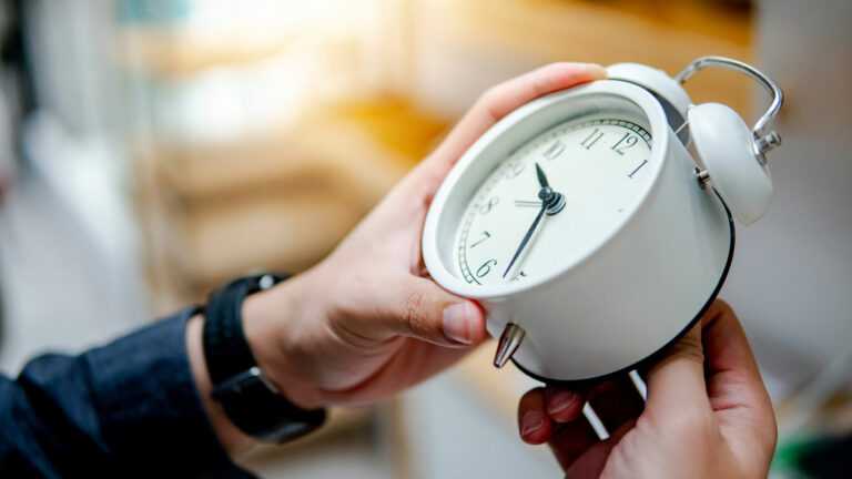 Αλλαγή Ώρας: Πότε θα χάσουμε μία ώρα ύπνου φέτος; – Δείτε πότε γίνεται