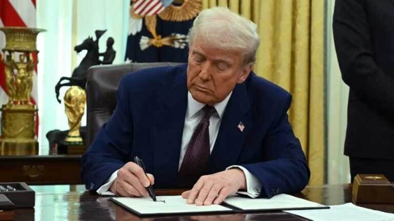 Ο Τραμπ υπογράφει διάταγμα: Το τέλος του ομοσπονδιακού υπουργείου Παιδείας