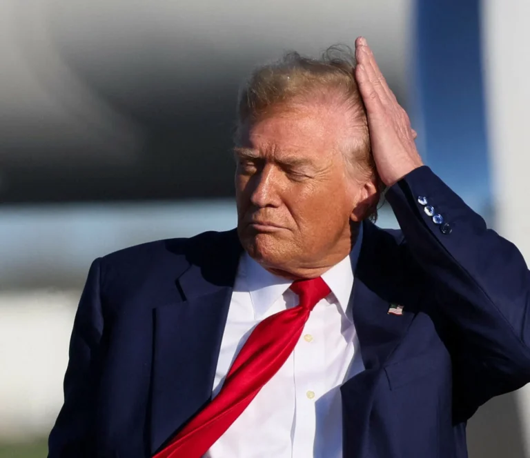 Ντόναλντ Τραμπ: ” Θα ξανακάνω τα …ντους σπουδαία!…Θέλω να φροντίζω τα ωραία μου μαλλιά!” – Ο Πρόεδρος των ΗΠΑ επαναφέρει την σωστή πίεση του νερού στα νοικοκυριά με διάταγμα