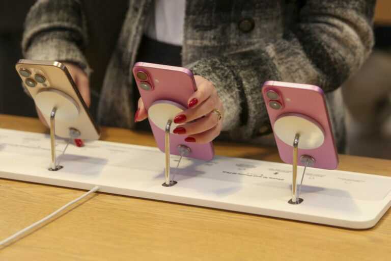 iPhone στα ύψη! Οι δασμοί Τραμπ εκτοξεύουν την τιμή στα 2.300 δολάρια