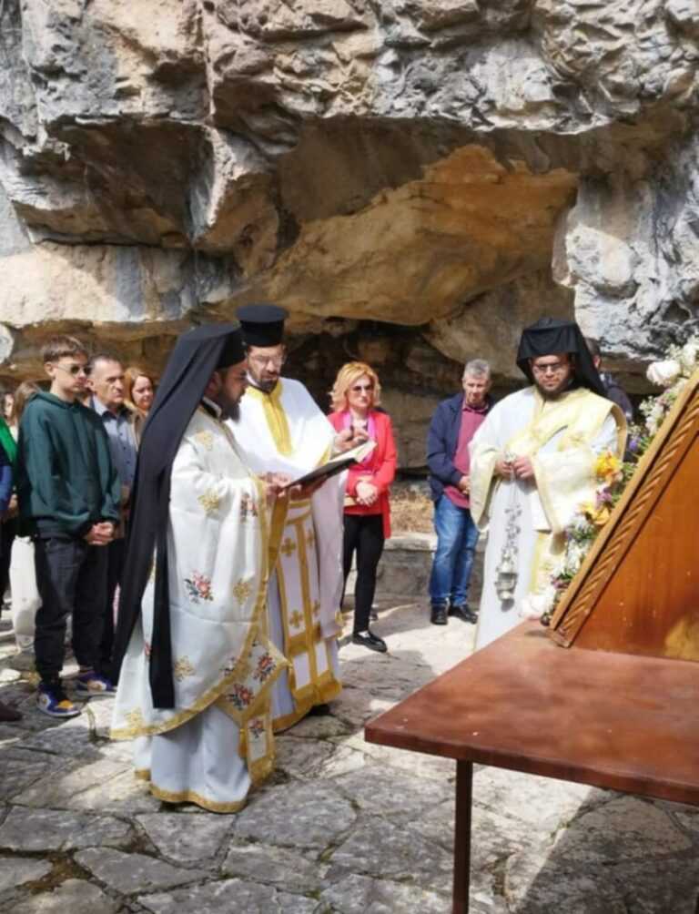 Με κατάνυξη η γιορτή της Ζωοδόχου Πηγής στη Μονή Κηπίνας