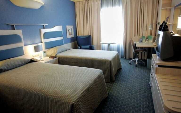 Η Πανελλήνια Ομοσπονδία Ξενοδόχων αποκαλύπτει 1.000 μη αδειοδοτημένα καταλύματα από διαδικτυακές πλατφόρμες