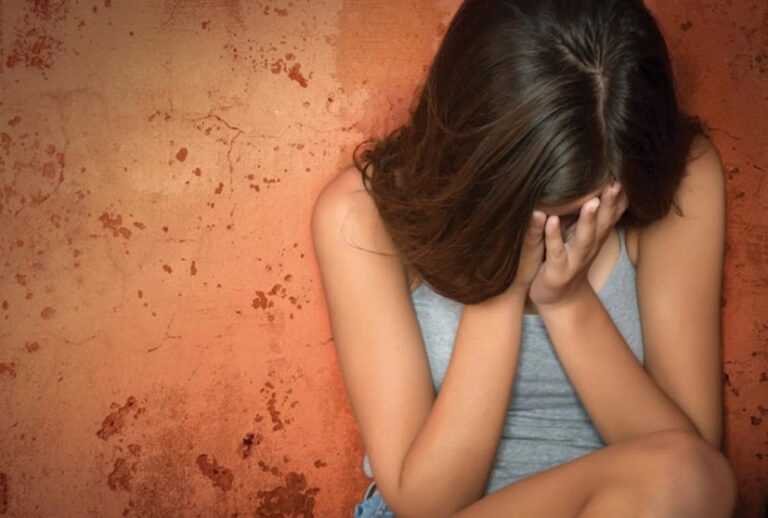 Επτά χρόνια κάθειρξη στον 70χρονο που βίαζε 29χρονη με αναπηρία – Μητέρα της κοπέλας: «Είναι ένα τέρας γι’ αυτά που έκανε στο παιδί μου»