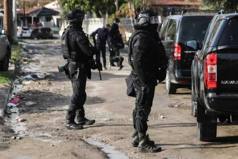 Αστυνομικοί στο Μενίδι έπεσαν πάνω σε καρτέλ κοκαΐνης ενώ κυνηγούσαν κλέφτες