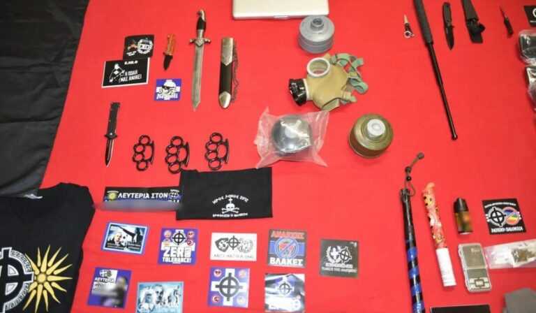 Η ΕΛΑΣ αποκαλύπτει τη δράση ακροδεξιάς συμμορίας στη Θεσσαλονίκη – Τι βρέθηκε στις έρευνες