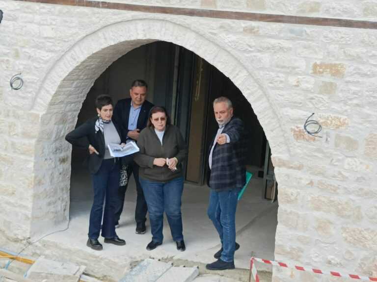 Παρέμβαση Μενδώνη για τις καθυστερήσεις στα έργα του Δήμου Ιωαννιτών