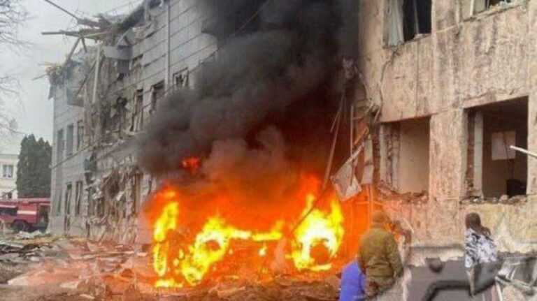 Εν μέσω διαπραγματεύσεων, επίθεση στο Κουρσκ – Ουκρανικός πύραυλος πλήττει ξενοδοχείο