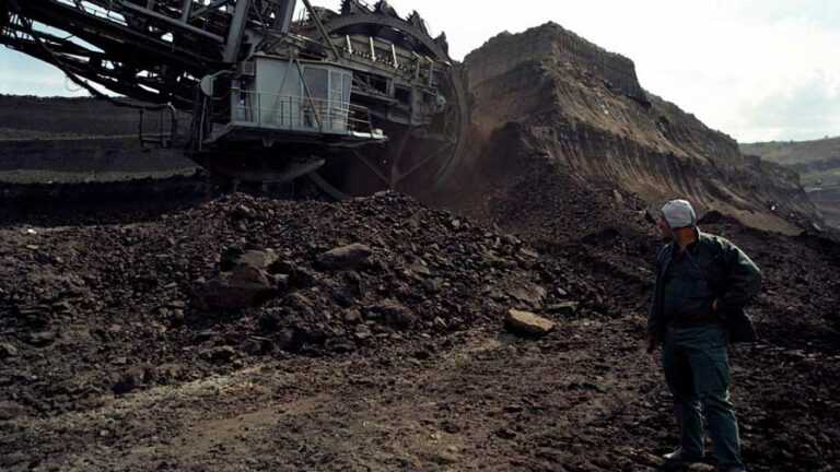 Ενεργειακή κρίση στην Ελλάδα: Ο κίνδυνος γενικού μπλακ άουτ λόγω ΑΠΕ