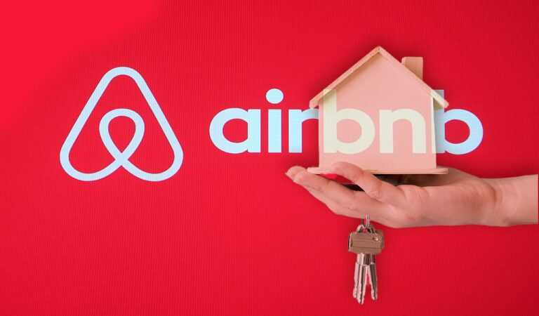 Σύγκρουση Airbnb – ΑΑΔΕ: «Νομοθετούν αυθαίρετα» καταγγέλλουν οι εταιρείες
