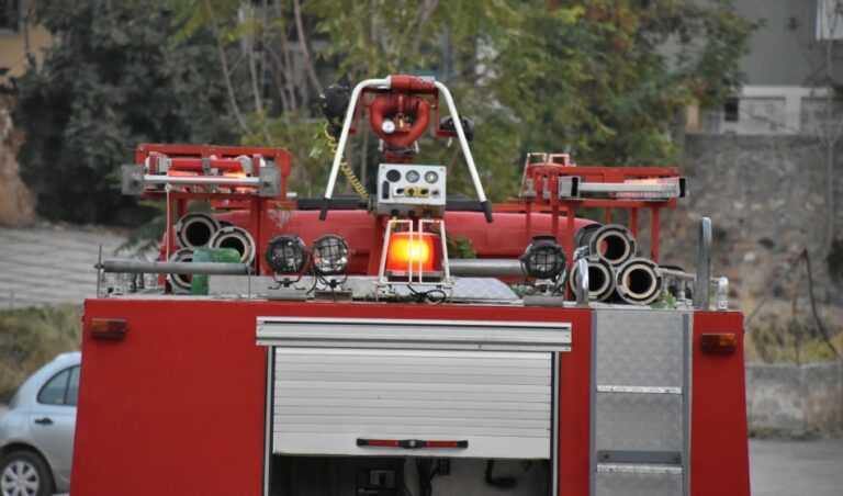 Επιχείρηση απεγκλωβισμού στην Πάργα μετά από εκτροπή οχήματος – Σε πλαγιά 10 μέτρων το αυτοκίνητο