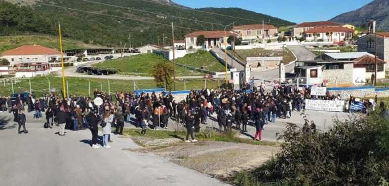 Στέφανος Ζούμπας: «Η φυλακή δεν είναι ανάπτυξη» – Έντονες αντιδράσεις στους Φιλιάτες για το σχέδιο κατασκευής φυλακής