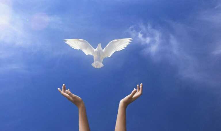 Τι γιορτάζουμε τη Δευτέρα 9 Ιουνίου – Η σημασία της εορτής του Αγίου Πνεύματος – Ποιοι δικαιούνται αργία και ποιοι εργάζονται κανονικά