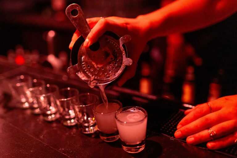 Συνελήφθη ιδιοκτήτης κλαμπ στο Καναλάκι για πώληση αλκοόλ σε ανήλικο