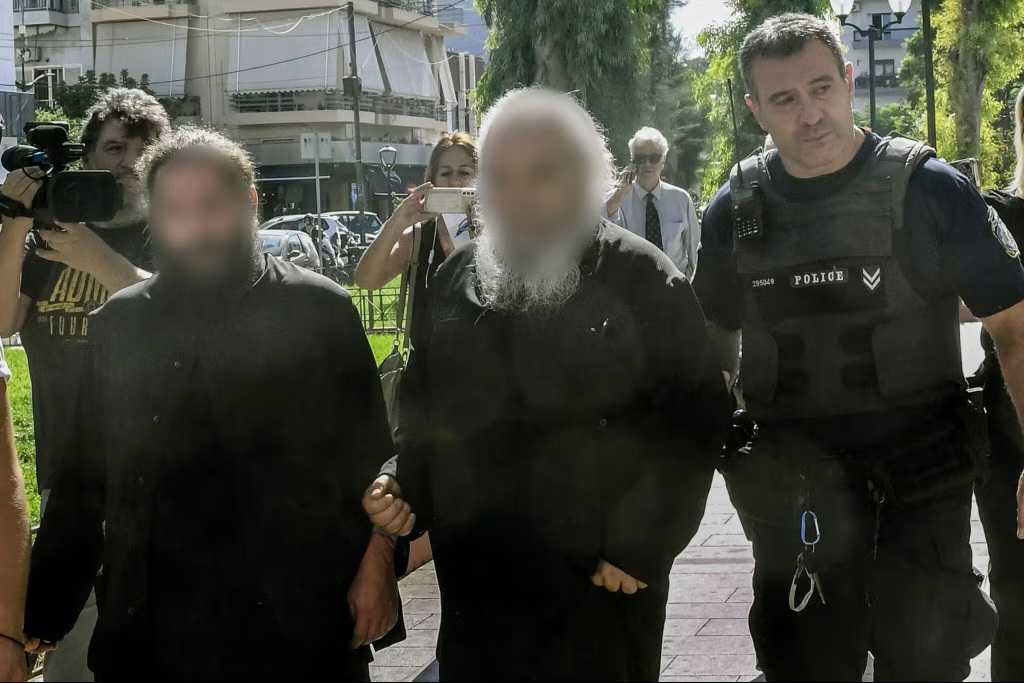 Μονή Μεγάλου Σπηλαίου: Ο ηγούμενος κατηγορείται και για απόπειρα πώλησης τοιχογραφιών