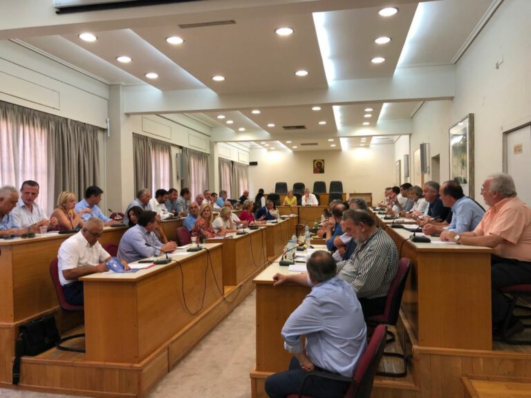 Περιφερειακό Συμβούλιο Ηπείρου: Στο επίκεντρο η καύση απορριμμάτων, οι πλόες στην Παμβώτιδα και το Τμήμα Λογιστικής Πρέβεζας