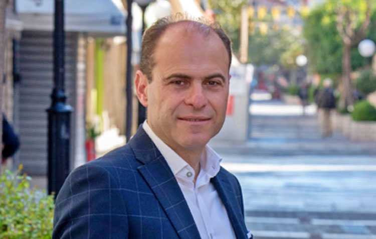 Κατάντια στον Δήμο Άρτας: Ο δήμαρχος γύρισε με οτοστόπ από τις μετακινήσεις του – Όταν η πολιτική αξιοπρέπεια φτάνει στον πάτο