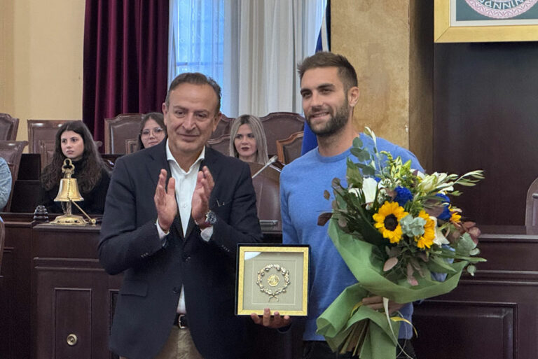 Ιωάννινα: Τιμητική εκδήλωση για τον Στέφανο Ντούσκο – Επίτιμος δημότης ο παγκόσμιος πρωταθλητής της κωπηλασίας