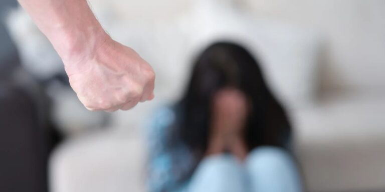 Κακοποίηση πίσω από κλειστές πόρτες – Συνελήφθη ο πατέρας μετά από καταγγελία της κόρης του