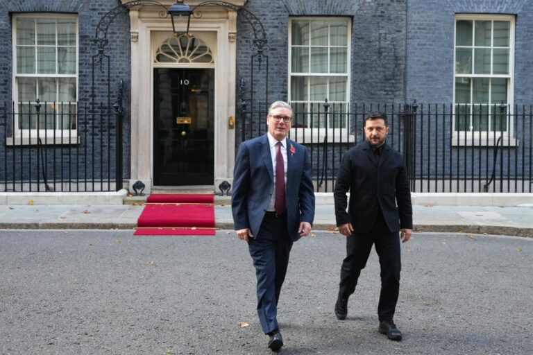 Στάρμερ: «Το Κίεβο χρειάζεται όπλα μεγάλης εμβέλειας» – Μήνυμα στήριξης μετά τη συνάντηση με Ζελένσκι