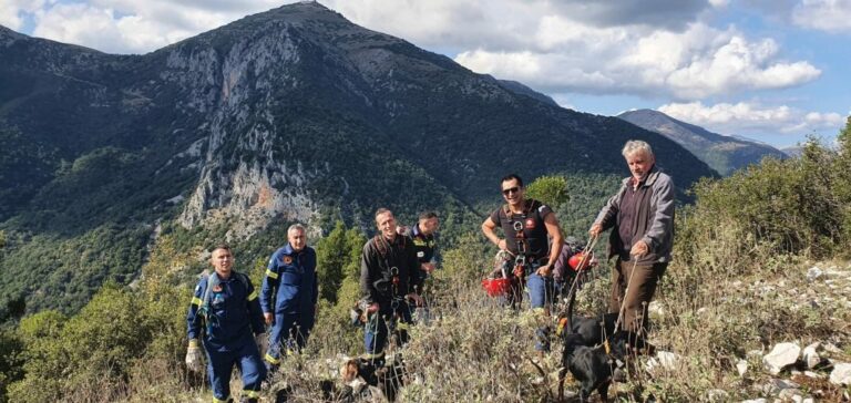 Θεσπρωτία: Επιχείρηση διάσωσης σε χαράδρα του Καλαμά – Τρία κυνηγόσκυλα σώθηκαν, δύο βρέθηκαν νεκρά