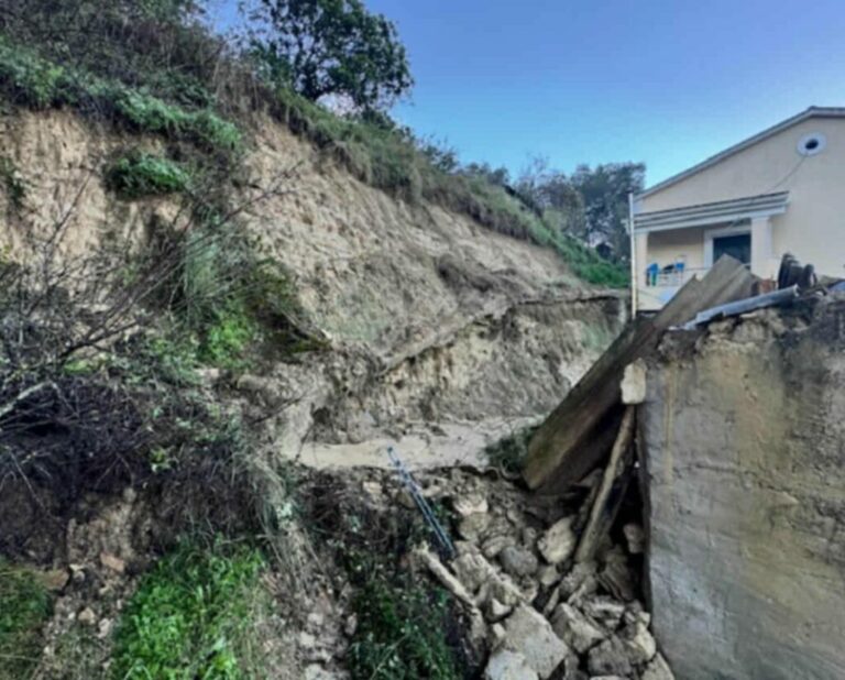 Σπίτια σε κίνδυνο και χωριά αποκλεισμένα στα Βόρεια Τζουμέρκα – Τεράστιες ζημιές σε υποδομές και ύδρευση