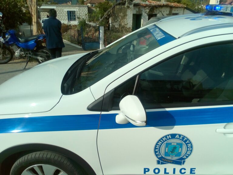 Άρτα: Οδηγός μοτοσικλέτας συνελήφθη για παραβίαση κόκκινου και οδήγηση χωρίς δίπλωμα