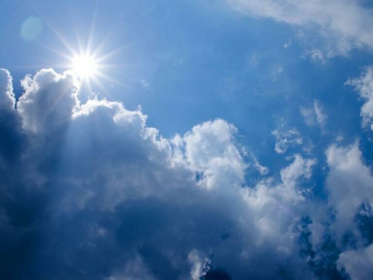 Αίθριος καιρός την Τετάρτη με ήπιες θερμοκρασίες – Τοπικές νεφώσεις και περιορισμένη ορατότητα στα ηπειρωτικά