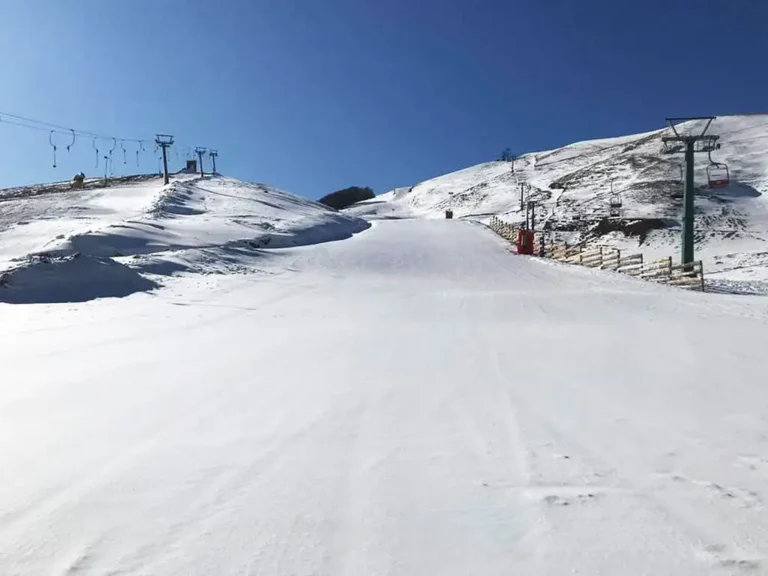 Δημόσιο χρήμα για ιδιωτικό όφελος: Η Περιφέρεια δίνει 65.720 ευρώ για Πάρκινγκ του Χιονοδρομικού Κέντρου Ανηλίου