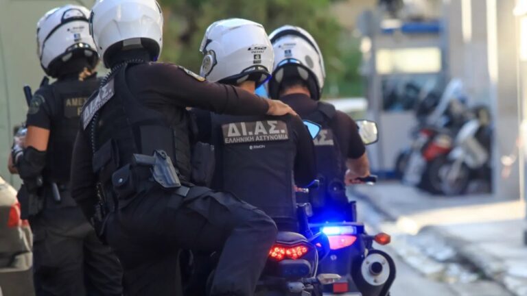 Επιχείρηση «Σκούπα» της ΕΛ.ΑΣ. στην Αττική: Εξαρθρώθηκε σπείρα με δεκάδες κλοπές και διαρρήξεις