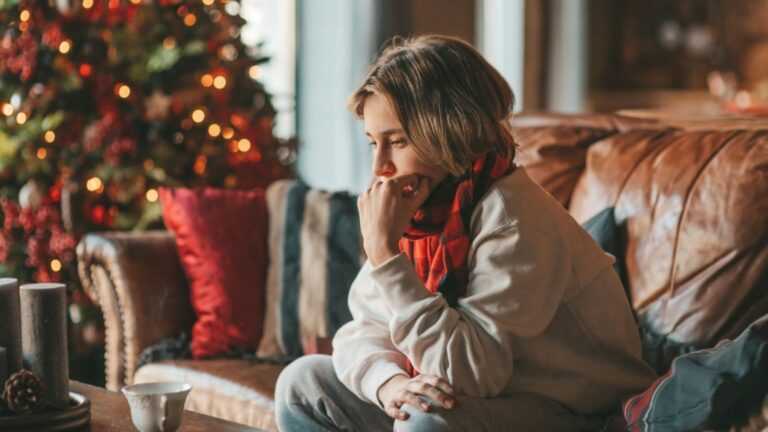 Ψυχολογία: Η «Αόρατη Μέρα» ως Αντίδοτο στο Άγχος των Γιορτών